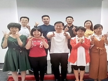 91香蕉视频APP下载轻量版IOS科技学习之旅：正能量培训-我是演说家